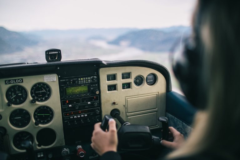 Jak zostać pilotem? Szkolenia i licencje